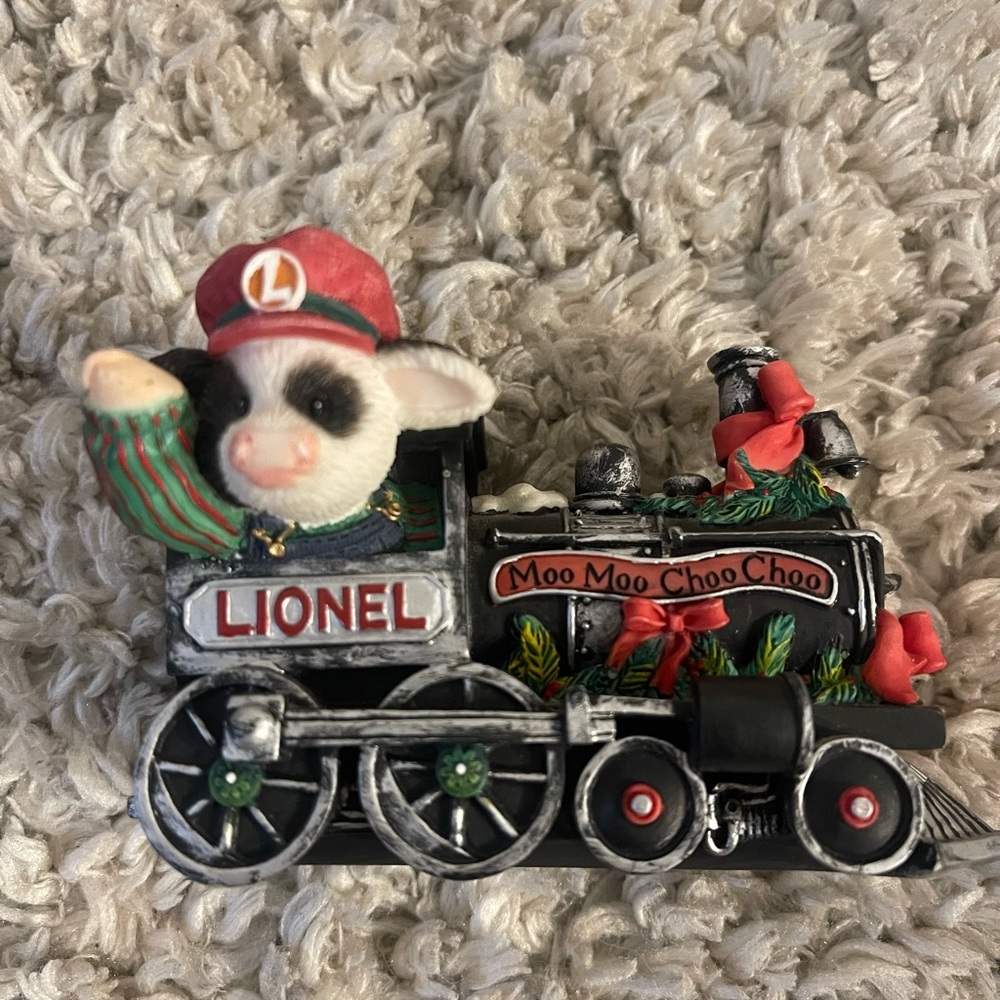 Mary’s Moo Moos “Moo Moo Choo Choo” Lionel Train Christmas Figurine